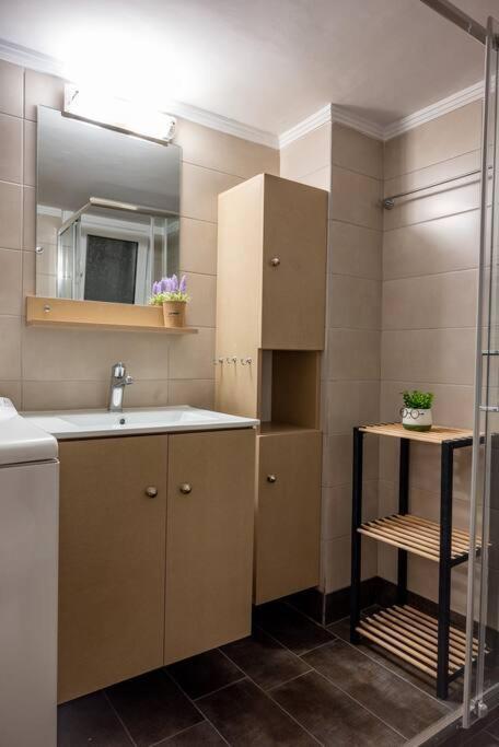 The Athenian Hideaway 2- Bedroom Apartment In Thiseio Luaran gambar
